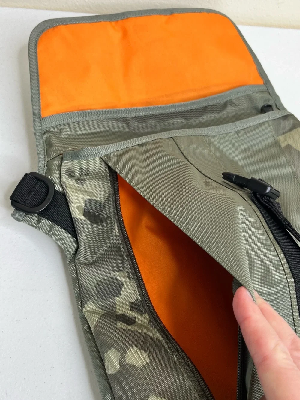 Victorinox Altmont Classic Olive Camo Flapover Bag Orange Lining NO STRAP